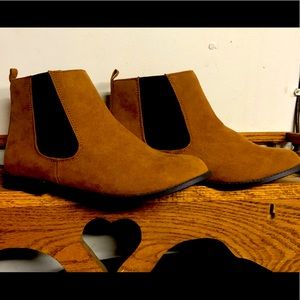Ladies/Juniors Suede Ankle Boots